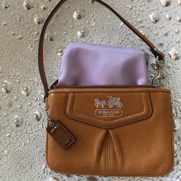 Leather Coach Wristlet!! - Picture 4 of 4